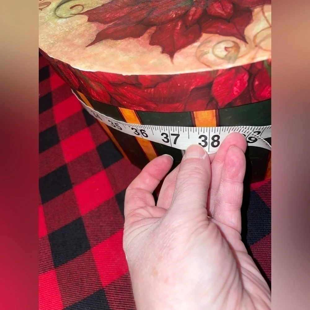 NWT “Seasons Greetings” 37”around GIFT/Storage Container Grannycore gift cookies